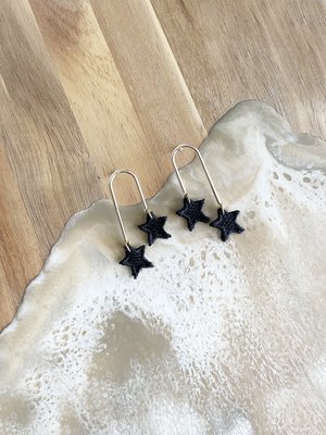 14kt Gold Asymmetrical U-Bar Lace Earrings - Black Star — Sachi Love